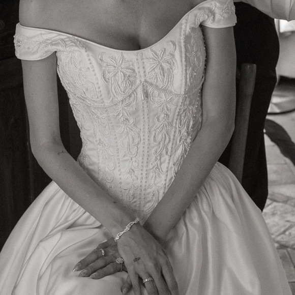 Dresses & Skirts - Vintage Elegant White Embroidered Wedding Dress - worn once in beautiful cond.